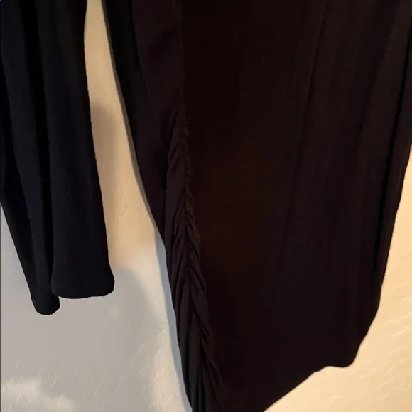 Jennifer Lopez Black Cold Shoulder top - Picture 3 of 4